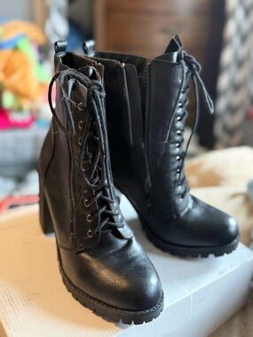 SODA Black Lace-Up Platform Heeled Boots
